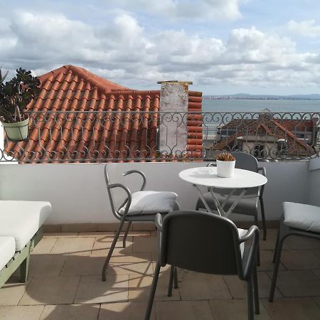 Little River View Triplex In Alfama Lisbon Exterior photo