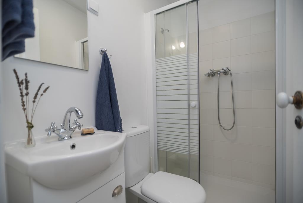Little River View Triplex In Alfama Lisbon Exterior photo