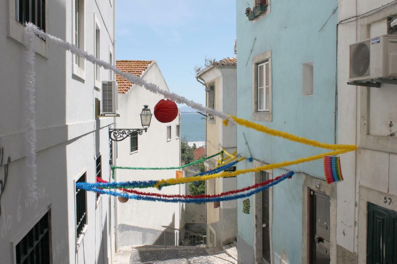 Little River View Triplex In Alfama Lisbon Exterior photo