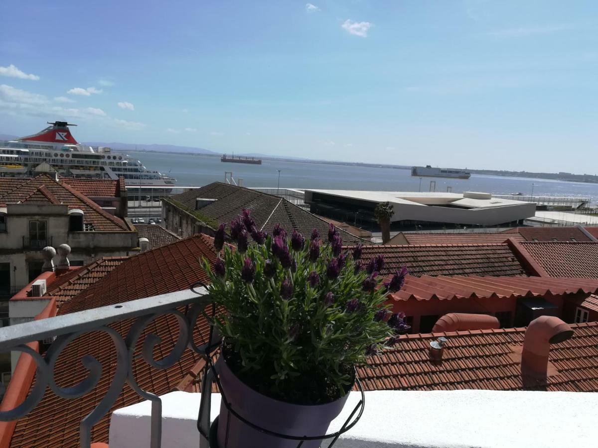 Little River View Triplex In Alfama Lisbon Exterior photo